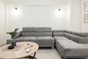 Cozy 1 Bd Getaway Apt in Lively Kipseli