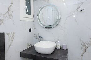 Cozy 1 Bd Getaway Apt in Lively Kipseli