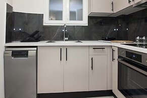 Cozy 1 Bd Getaway Apt in Lively Kipseli