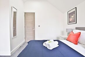 Modern 2 Bed House - Sleeps 4