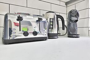 Modern 2 Bed House - Sleeps 4