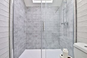 Modern 2 Bed House - Sleeps 4