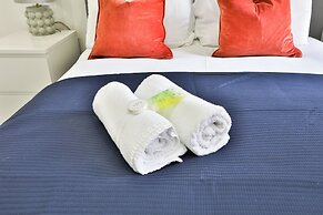 Modern 2 Bed House - Sleeps 4