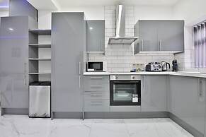 Modern 2 Bed House - Sleeps 4