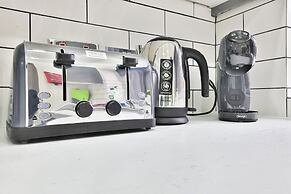 Modern 2 Bed House - Sleeps 4
