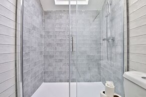 Modern 2 Bed House - Sleeps 4