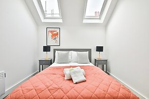 Modern 2 Bed House - Sleeps 4