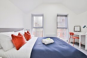 Modern 2 Bed House - Sleeps 4