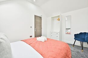 Modern 2 Bed House - Sleeps 4