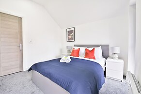 Modern 2 Bed House - Sleeps 4