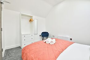 Modern 2 Bed House - Sleeps 4