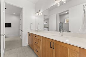 Villa #11 Adventure Retreat At Bloomington Villas 4 Bedroom Townhouse