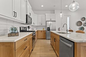 Villa #11 Adventure Retreat At Bloomington Villas 4 Bedroom Townhouse