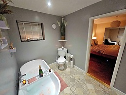 Seaside Bliss Retreat - 5 Bedroom House