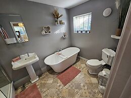 Seaside Bliss Retreat - 5 Bedroom House