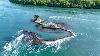 Seaside Bliss Retreat - 5 Bedroom House