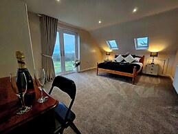 Seaside Bliss Retreat - 5 Bedroom House