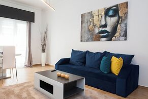 Stylish Renovated 2 Bd Apt in Exarcheia