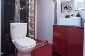 Stylish Renovated 2 Bd Apt in Exarcheia