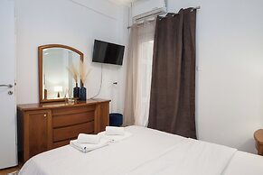 Stylish Renovated 2 Bd Apt in Exarcheia