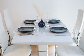 Stylish Renovated 2 Bd Apt in Exarcheia