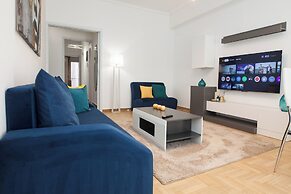Stylish Renovated 2 Bd Apt in Exarcheia