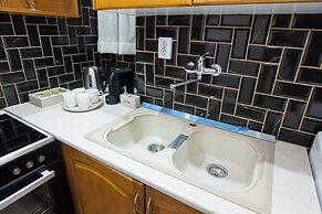 Stylish Renovated 2 Bd Apt in Exarcheia