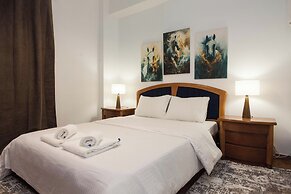 Stylish Renovated 2 Bd Apt in Exarcheia