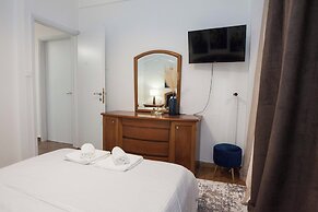 Stylish Renovated 2 Bd Apt in Exarcheia