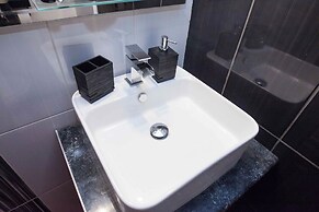 Stylish Renovated 2 Bd Apt in Exarcheia