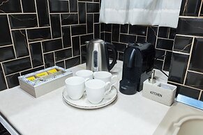 Stylish Renovated 2 Bd Apt in Exarcheia