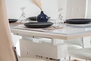 Stylish Renovated 2 Bd Apt in Exarcheia