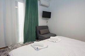 Stylish Renovated 2 Bd Apt in Exarcheia