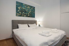 Stylish Renovated 2 Bd Apt in Exarcheia