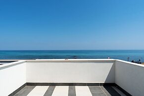 Lolita's Beachfront Loft