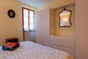 Suite Carla Cozy Apartment in Petrasanta Center