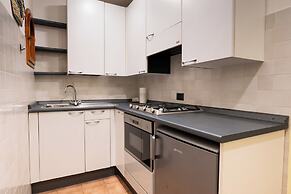 Suite Carla Cozy Apartment in Petrasanta Center