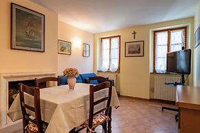 Suite Carla Cozy Apartment in Petrasanta Center