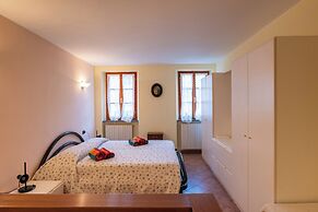 Suite Carla Cozy Apartment in Petrasanta Center