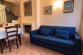 Suite Carla Cozy Apartment in Petrasanta Center