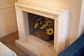 Suite Carla Cozy Apartment in Petrasanta Center