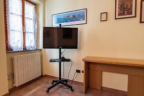 Suite Carla Cozy Apartment in Petrasanta Center