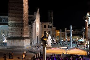 Suite Carla Cozy Apartment in Petrasanta Center