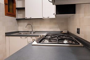 Suite Carla Cozy Apartment in Petrasanta Center