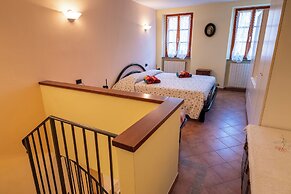 Suite Carla Cozy Apartment in Petrasanta Center