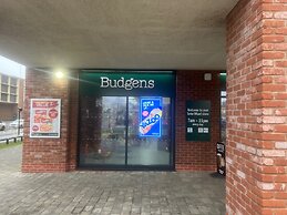 Birmingham - Cozy 2 Bed Apartment - Sleeps 4