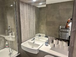 Birmingham - Cozy 2 Bed Apartment - Sleeps 4