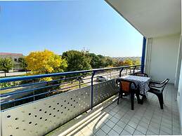 Comfortable Apartment in Residence With a Pool