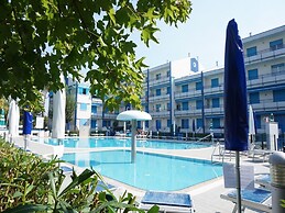 Comfortable Apartment in Residence With a Pool