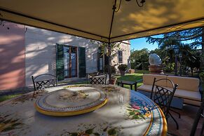 Ely Apartment In Villa Wifi Pisa